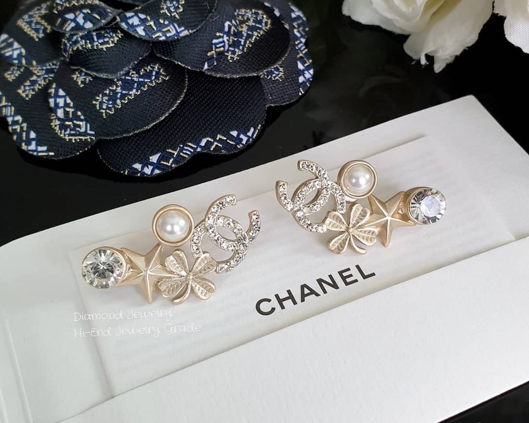 Super Hi-End Quality !!!! ((งาน 1:1 เหมือนในช็อปมากที่สุดในท้องตลาด)) Chanel Earring ต่างหูชาแนลงาน 1:1 เหมือนของแท้เป๊ะๆค่ะ รับรองงานสวยมากกกกก ดูหรู ดูผู้ดีสุดๆ งานดี งานคุณภาพดีมากๆมากๆคะรับประกันความพอใจเลยค่ะ ตัวเรือนสีทองไฮโซมากค่ะ คอนเฟิม !!!!!