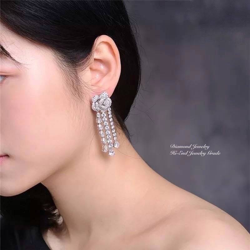 New Arrival !!! Diamond Earring ต่างหูเพชร ต่างหูออกงาน ตกแต่งด้วยเพชร CZ แท้ งานสวยน่ารัก ดีไซน์กุหลาบ เก๋มากๆค่ะ เพชรวิ้งที่สุด มีคลาสมากๆค่ะ ดีไซส์สวยดูผู้ดีมากๆค่ะ งานรุ่นการันตีความสวยเลยนะคะ เพชรวิ้ง เพชรเยอะ เพชรละเอียดม้ากกกก เพชรสวยมากกก ดีไซส์โม