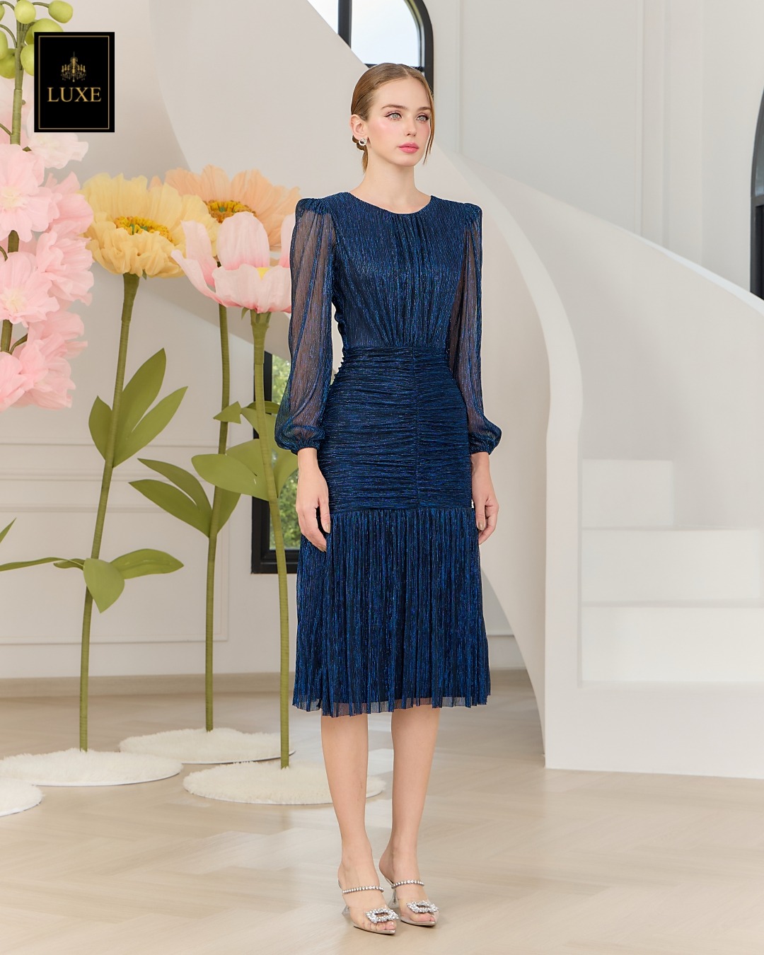 เดรสแฟชั่น เดรสเสื้อคอกลมแขนยาว กระโปรงทรงเข้ารูปจับเดรปตรงกลาง ต่อชายระบาย