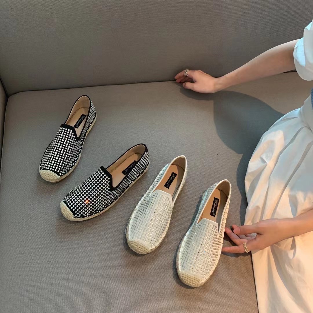 พร้อมส่งคะ รองเท้างานมาใหม่ สวยยืน1 มาแล้วจ้า ทรงสวยอย่างดี งานเกร๋เรียบหรูดูแพง ตัวนี้ห้ามพลาด ใส่สบายจะแมตช์กับกางเกง👖หรือกระโปรง👗ก็ได้ค่ะ แม่ค้าคอนเฟริม ห้ามพลาดเลยจ้าตัวนี้แนะนำ อย่าช้ารีบเลย