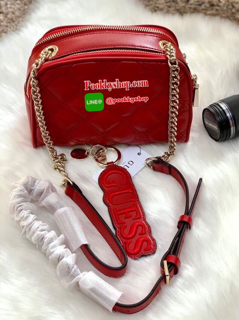 New arrival !! GUESS CROSSBODY// SHOULDER BAG กระเป๋าสะพาย วัสดุหนังเดินด้ายแบบนวม เย็บลายแบรนด์ หนังนิ่มมือดีมากๆค่ะ ด้านหน้าตืดแผ่นโลโก้แบรนด์มาให้ มีช่องซิปหลักให้2ช่อง สามารถใส่กระเป๋าสตางค์ใบสั้นได้;มือถือได้ทุกรุ่น มีช่องซิปใส่ของจุกจิก พร้อมช่องเสี