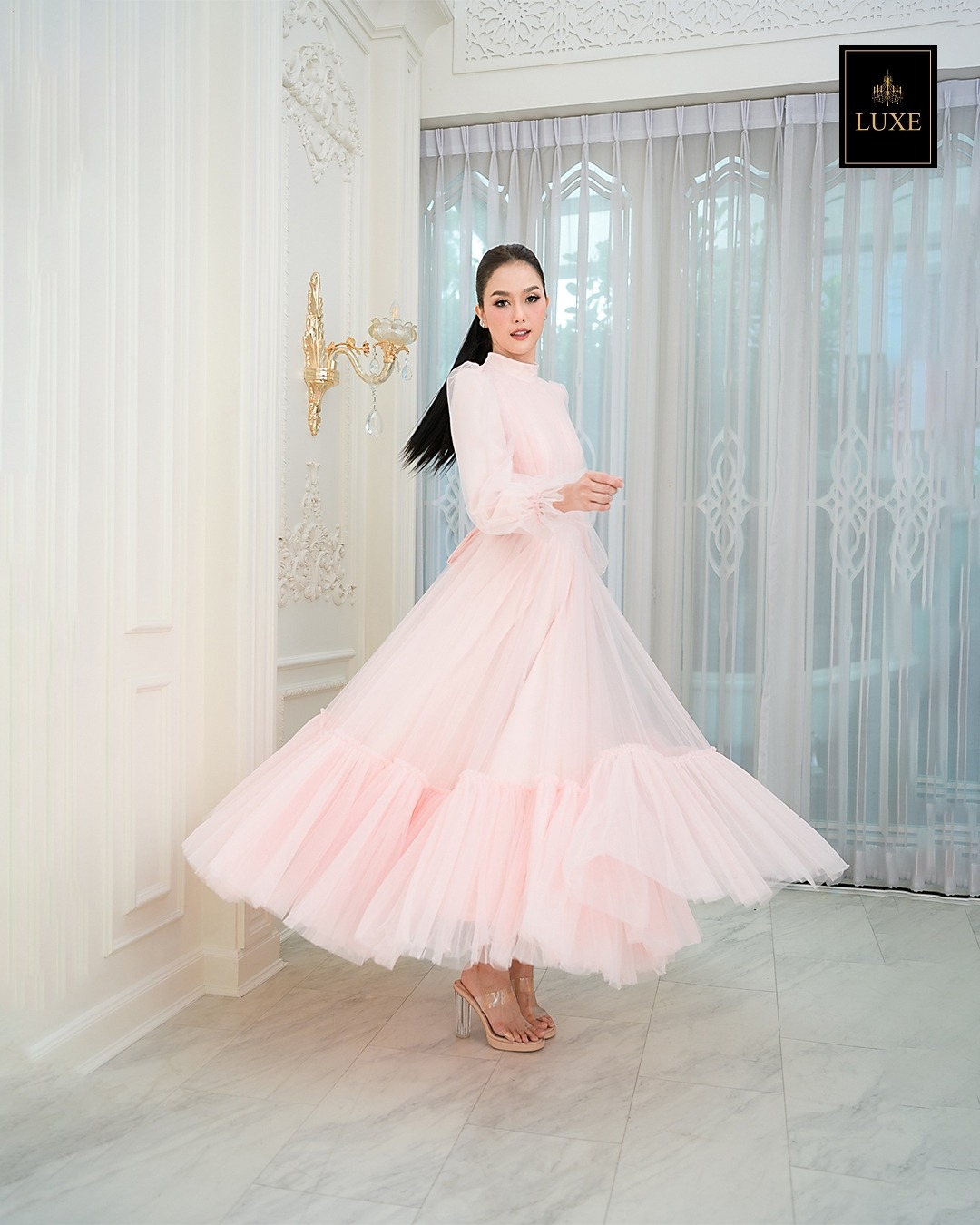 เดรสแฟชั่น แม็กซี่เดรสเสื้อคอปีนแขนยาว กระโปรงบานต่อชายรูดระบายรอบตัว มีโบว์ผูกเอว