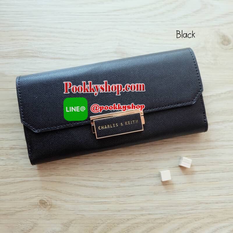 Charles & Keith Push-Lock Long Wallet พร้อมส่งทั้ง 8 สี!! กระเป๋าสตางค์ใบยาว สามารถใช้งานได้ทั้งด้านหน้าและด้านหลัง ด้านหน้าเปิด - ปิดด้วยตัวกดล็อคทั้ง 2 ฝั่งพร้อมกัน ภายในมีช่องซิปและช่องใส่ธนบัตร ด้านหลังเปิด - ปิดด้วยกระดุม ภายในมีช่องใส่บัตรหลายช่องแล