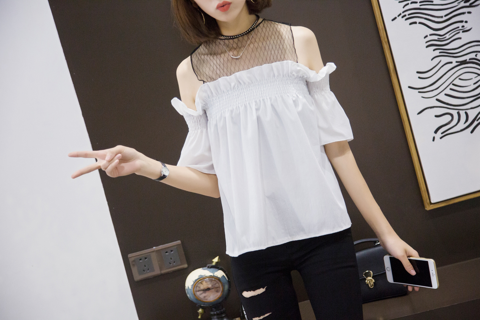 KTFN เสื้อแฟชั่น โชว์ไหล่ ซีทรูหน้าอก เย็บสม๊อก ผ้านิ่มเรียบลื่น สีขาว