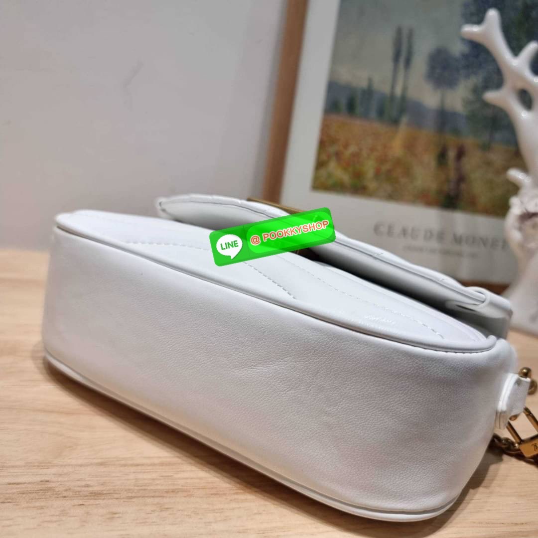 🔆 Model LV new wave pochette multi bag 🔆 Details กระเป๋าสะพายมัลติฟังก์ชั่น พรีเมี่ยมกิ๊ฟสุดหรู คุ้มจาก dutyfree มาพร้อม box set รับรองว่าดีงาม ลูกเล่นคลาสสิคผสานความวินเทจ มีสายสะพายให้ 2 เส้น และกระเป๋าใบลูก เล็กน่ารัก ภายในเป็นช่องโล่ง