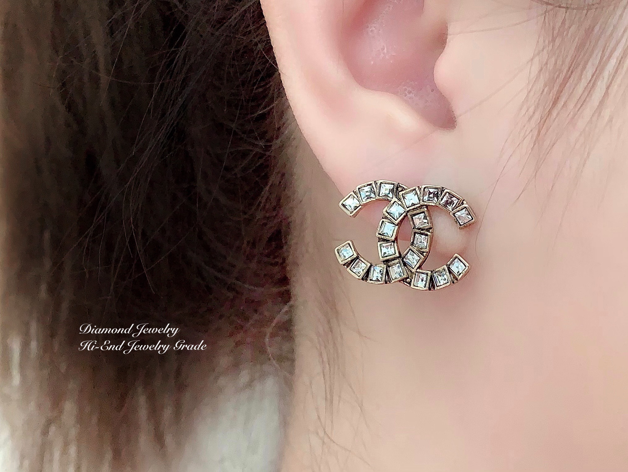 Super Hi-End Quality !!!! ((งาน 1:1 เหมือนในช็อปมากที่สุดในท้องตลาด)) Chanel Earring ต่างหูชาแนลงาน 1:1 เหมือนของแท้เป๊ะๆค่ะ รับรองงานสวยมากกกกก ดูหรู ดูผู้ดีสุดๆ งานดี ตัวเรือนคุณภาพดีมากๆมากๆคะรับประกันความพอใจเลยค่ะ ตัวเรือนสีทองแอนทีค ไฮโซมากค่ะ คอนเฟ