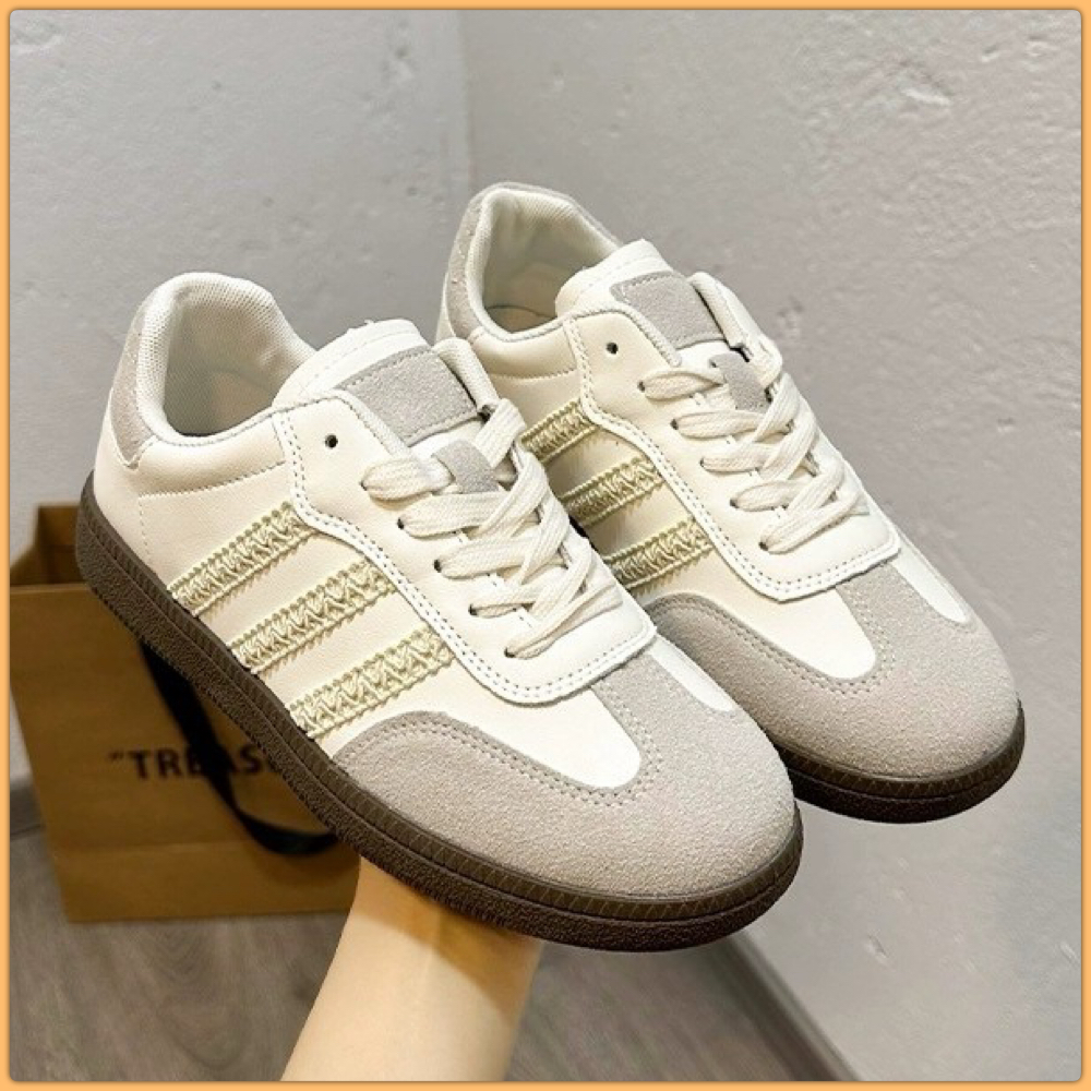 รองเท้าผ้าใบงานเกาหลี รุ่นนี้เป็นผ้าใบทรงที่ทุกคนต้องมี ด้ารข้างดีเทลเส้น สีละมุนมากใส่แล้ว สวยน่ารักมาก พื้นนิ่มใส่สบาย แมทช์กับชุดเริ่ดมาก ต้องมีแล้วน๊าา