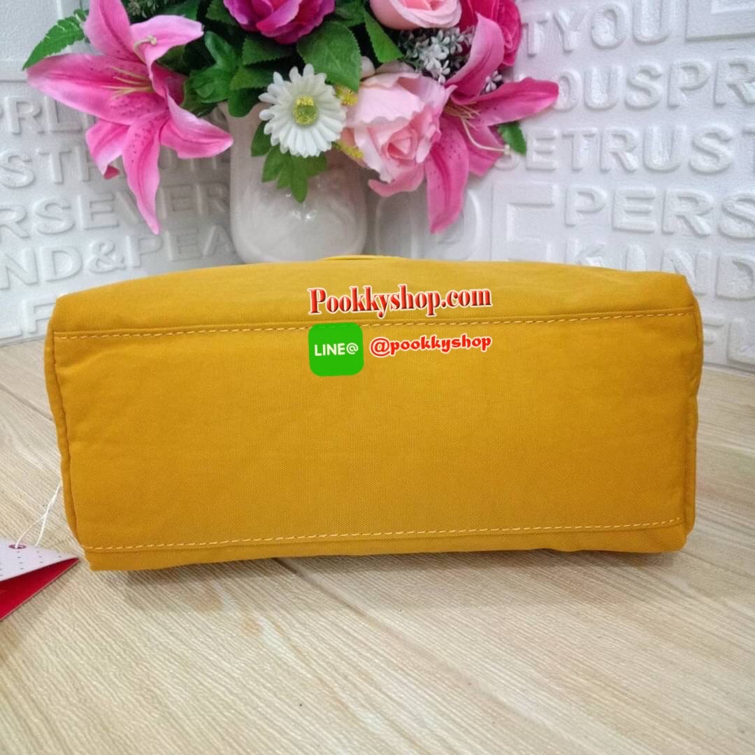 KIPLING Mini Crossbodybag กระเป๋าสะพายข้างขนาดกะทัดรัด ผลิตจากวัสดุ Nylon+ Polyester100% มีช่องใช้งานแยกย่อยมากถึง 4 ช่อง -ด้านหน้ามีช่องซิป 2 ช่อง -ช่องหลักโล่ง กว้าง จุของใช้ได้เยอะ -ด้านหลังมีช่องซิปอีก 1 ช่อง มาพร้อมพวงกุญเเจลิง สายสะพายยาวสามารถปรับไ