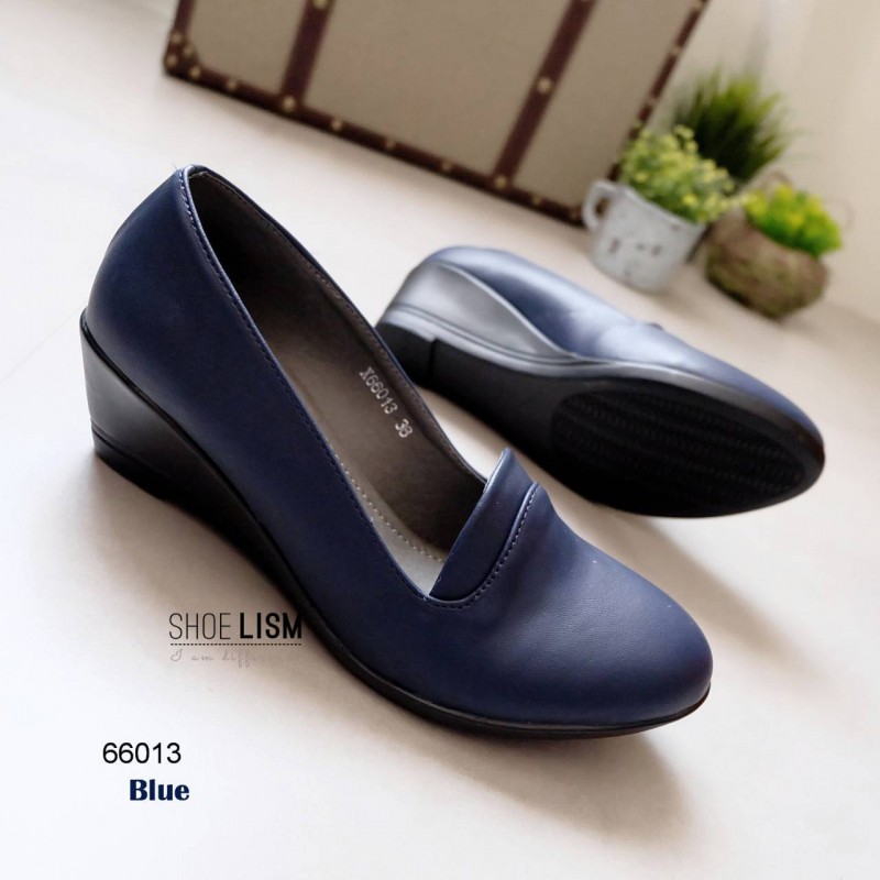 งานขายดี มาเพิ่มครบสี พร้อมส่งจร้า!! รองเท้าคัชชูด้านในบุนวมนิ่มเว่อร์!! เพื่อสุขภาพเท้า ด้านหน้าจะเย็บขอบกันกัด ด้านในบุนวมทั้งพื้น เดินนิ่มสบายมากค่ะ ต้องลอง!