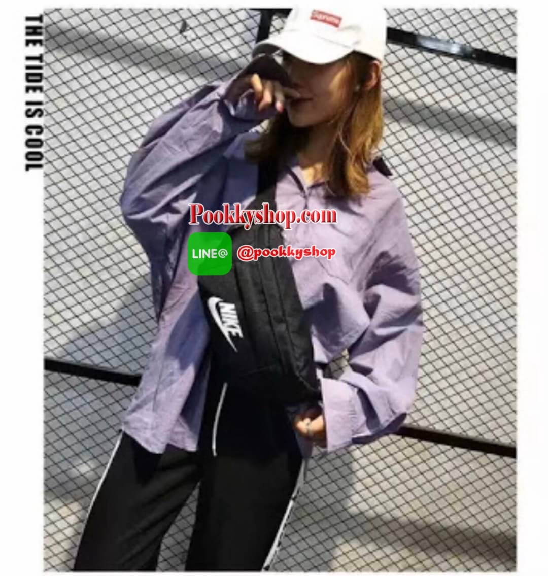NIKIE TECH HIP PACK กระเป๋าขนาดพอเหมาะ คาดเอว สะพายข้าง เปิดปิดด้วยซิป 3 ช่อง (2 ช่องใหญ่ 1 ช่องเล็ก) วัสดุNylon น้ำหนักเบา โลโก้ด้านหน้า Nike เด่นชัด ภายในมีช่องใหญ่บนสุด มีช่องซิปเล็ดตาข่ายอีก 1 ช่อง จุของได้เยอะ สายคาดปรับได้ฟรีไซด์ สามารถใส่ไปเที่ยวแบ