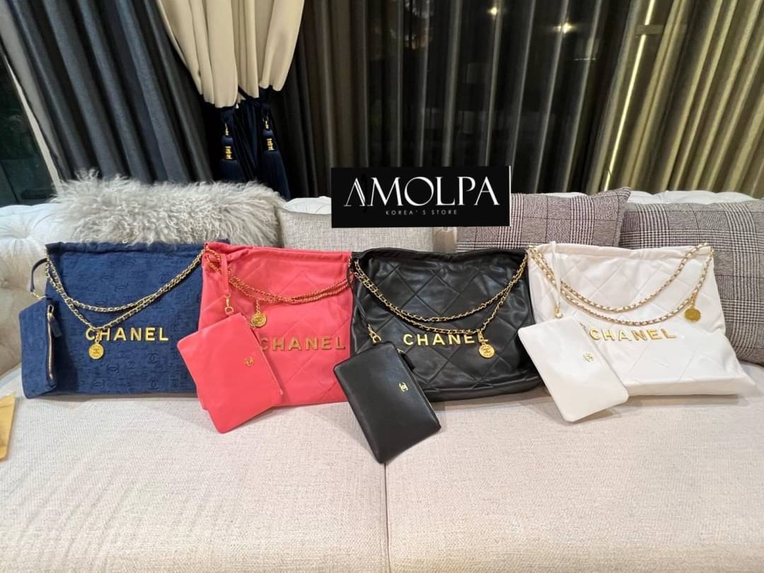 ต้องรีบจัดดด งานดี น้ำหนักดี ไม่เบา ไม่หนักจนเกินไป ไม่มีกลิ่นเหม็นของผ้า จัดเลยน๊า สวยม๊ากกกก กระเป๋า CHANEL 22 HANDBAG ใบสวยหรู หรูมากกก สวยยม๊ากกก งานเหมือนแท้ม๊ากก