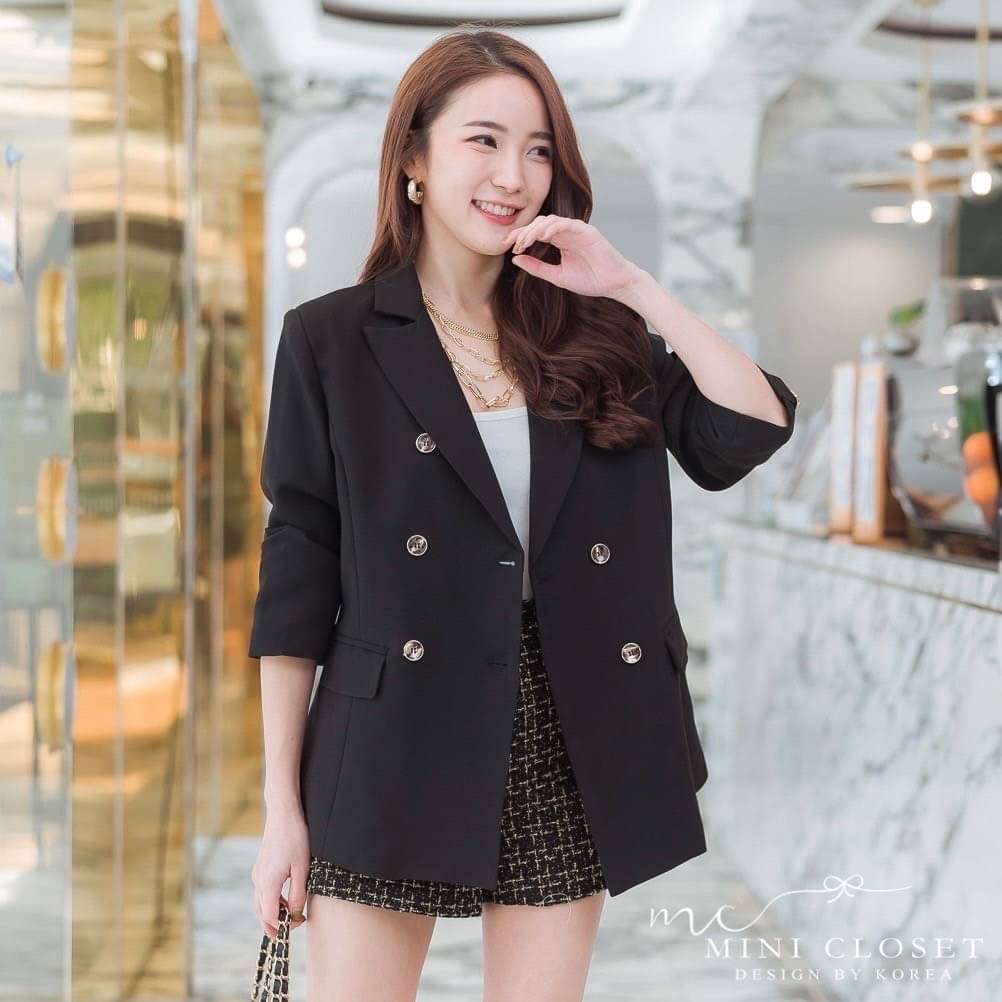⛅️Blazer ทรงดีงามมาก⛅️ งานสูท Oversize คุณภาพเนี้ยบๆ ผ้าเนื้อดี งานมีซับในทั้งตัว ความยาวปิดสะโพกบน ใส่ทางการก็ได้ ใส่ชิวๆเก๋ๆก็เอาอยู่ค่ะ