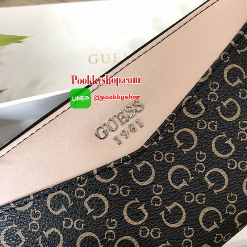 พร้อมส่งความสวย NEW ARRIVAL! GUESS FACTORY WOMEN'S ZIP AROUND LONG WALLET 2017 กระเป๋าสตางค์ใบยาวรุ่นใหม่ล่าสุดหนังสวยอยู่ทรงปั้มโลโก้แบรนด์รอบใบ ด้านหน้าประดับโลโก้สวยน่าใช้ เปิดปิดด้วยซิปรอบสะดวกใช้ ภายในมีช่องซิป1ช่อง ช่องใส่บัตรหลายช่อง ใส่มือถือ