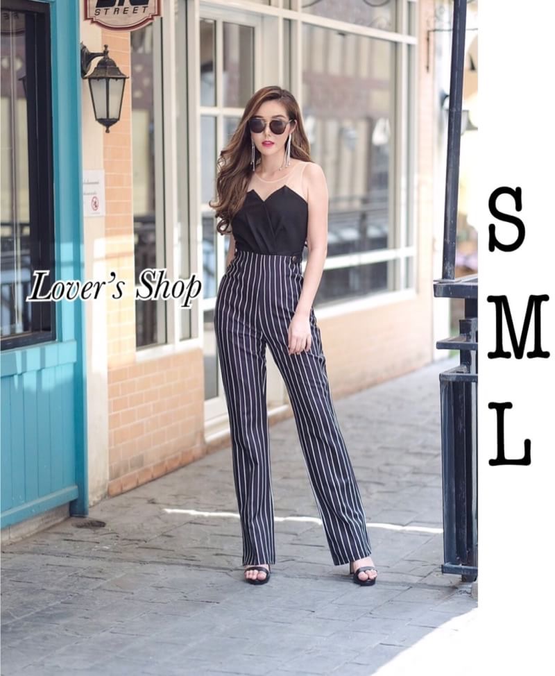 Lover's Shop Teg : Lover’s Shop Brand : LV Detail : จั้มสูทขายาว โทนสีขาวดำสุดคลาสสิค ใส่ได้หลายลุค เรียบกรูดูผู้ดี ช่วงอกทรงป้ายจับจีบ ช่วงเอวแต่งกระดุมช่วงกางเกงเป็นลายทางลง ใส่แล้วแลดูขายาวหุ่นดี งานสวยเป๊ะ ไฮโซ ใช้ผ้าหนาเป็นทรงสวย ผ้าไม่เหี่ยว เป