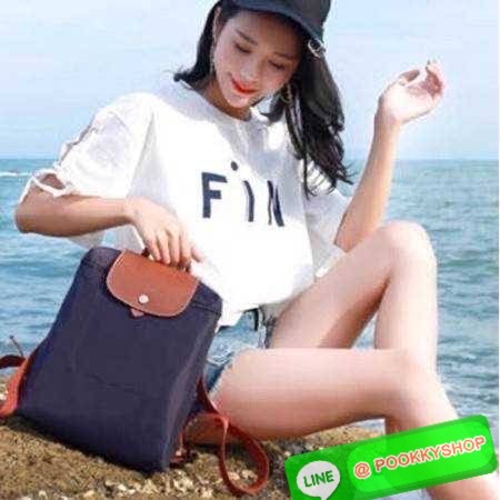 Longchamp le pliage original backpack 🔆 Details สวยคลาสสิคต้องไม่พลาด กับกระเป๋าสะพายทรงเป้ ขนาดกำลังดี น้ำหนักเบา ดีไซน์เรียบง่าย แต่ดูแพง ปากกระเป๋าออกแบบให้มีฝาปิดและซิปแน่นหนา สายสะพายสามารถปรับใช้ตามชอบ ภายในโล่งกว้าง จุของได้สบายๆ พกพาไปไหนก