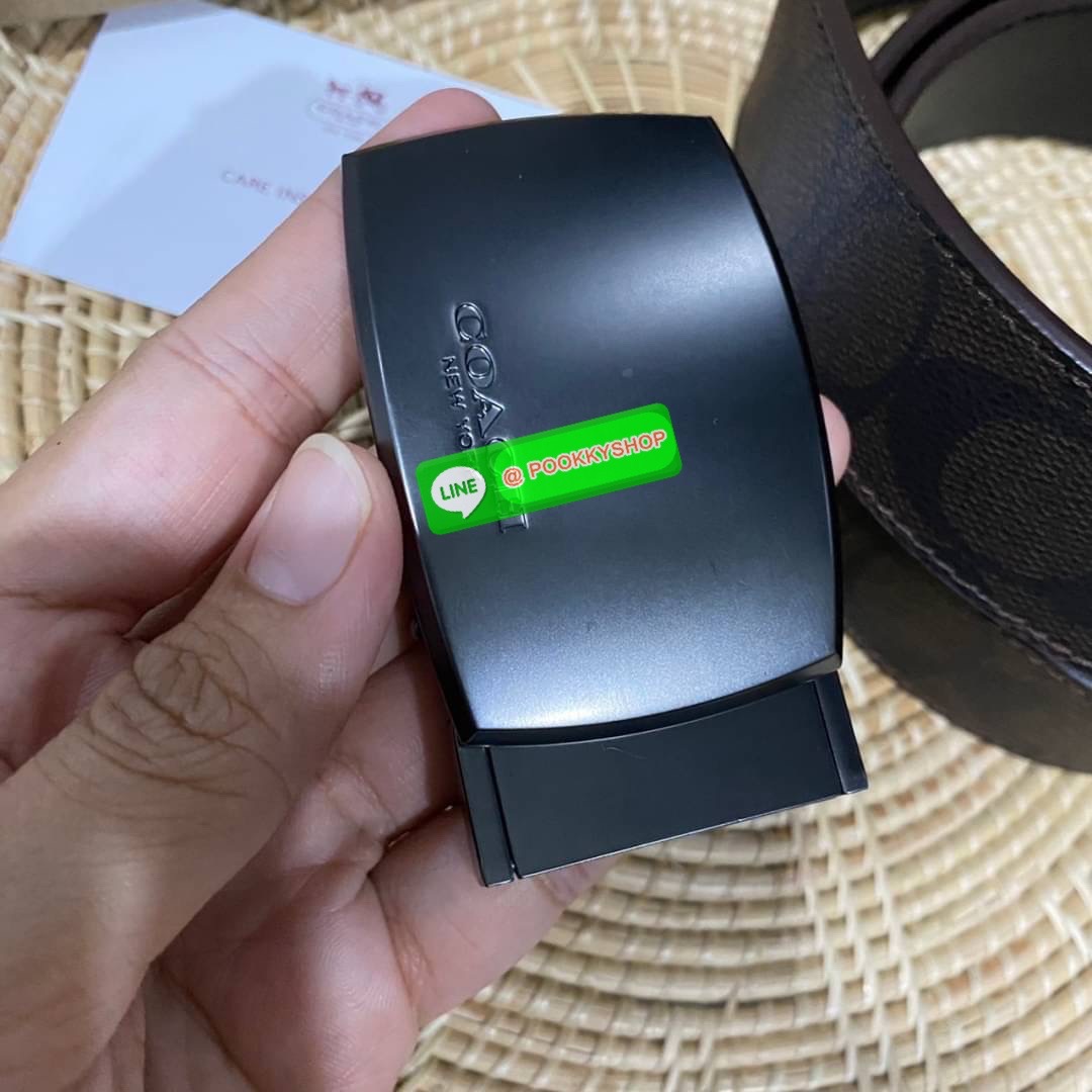 Coach Men’s Belt Double Buckle Double Sided Box Set Belt For Gift Coach Set เข็มขัดสำหรับผู้ชาย ภายในเซทมีสายเข็มขัด วัสดุ PVC 1 เส้น และ หัวเข็มขัด 2 แบบ2สไตล์ หัวเข็มขัดปั้มแบรนด์ รุ่นนี้สามารถหมุนกลับด้านสลับใช้งานง่ายทั้ง2ด้าน สายเข็มขัดปรับระดับได้เจ