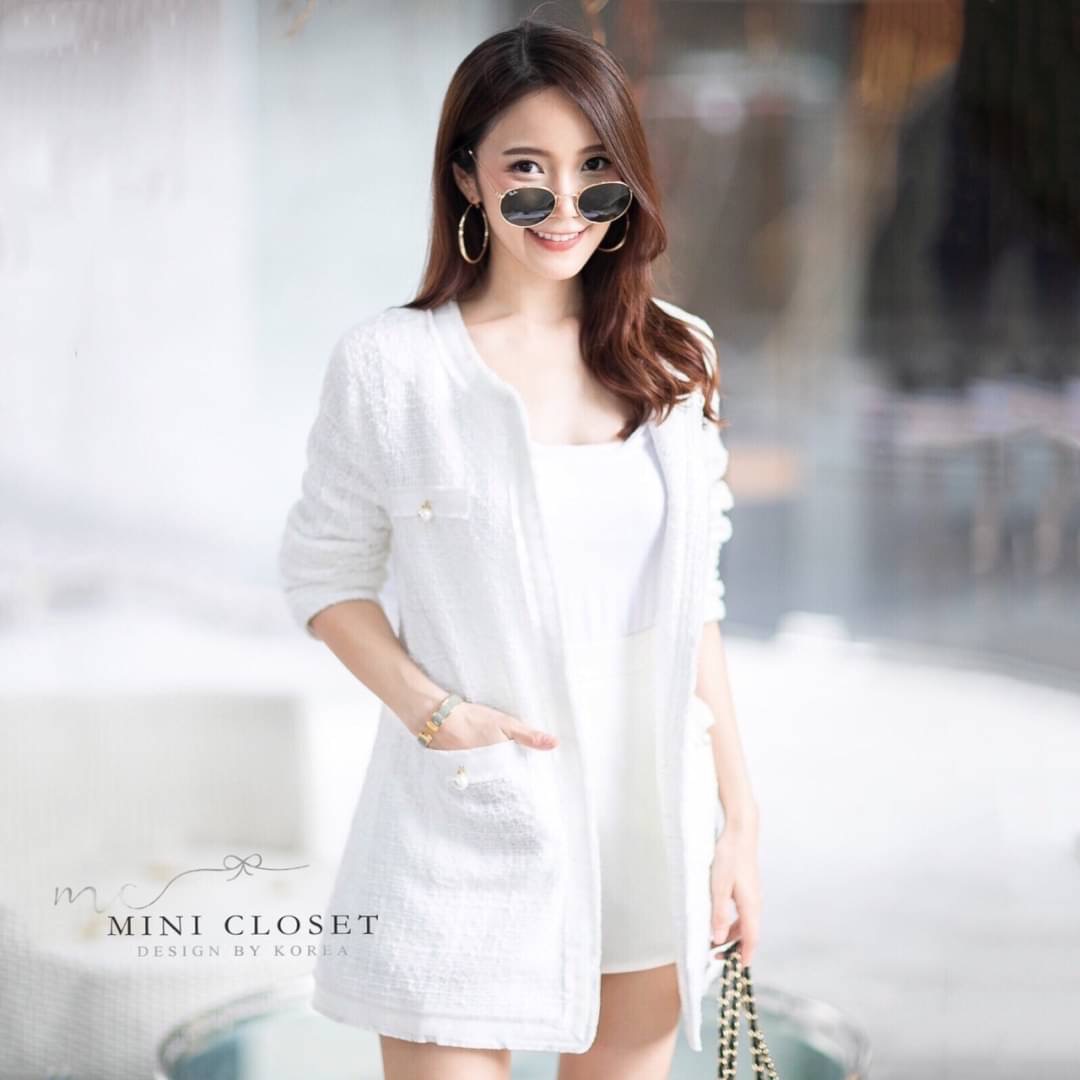 💖งานใส่สวยพร้อมส่งค่ะ💖 กับเสื้อคลุมตัวยาว เนื้อผ้ากลิตเตอร์เบาๆ เนื้อผ้าน้ำหนักดี ใส่ได้ทุกฤดูไม่ว่าร้อน/หนาว ซับในทั้งตัว กระเป๋าหน้า ติดอะไหล่มุกงานขายดี ที่ต้องมีค่ะ