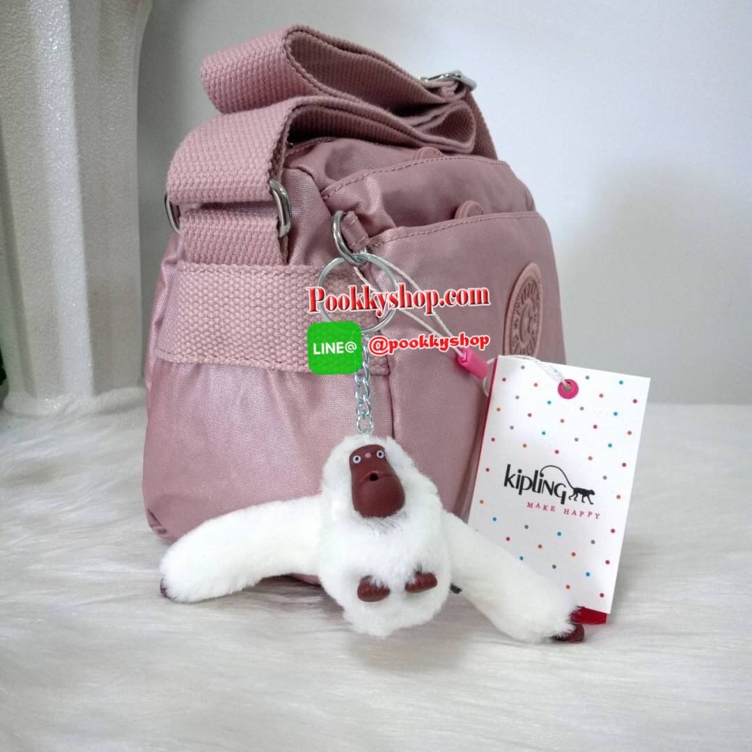 KIPLING Mini Crossbodybag กระเป๋าสะพายข้างขนาดกะทัดรัด ผลิตจากวัสดุ Nylon+ Polyester100% มีช่องใช้งานแยกย่อยมากถึง 4 ช่อง -ด้านหน้ามีช่องซิป 2 ช่อง -ช่องหลักโล่ง กว้าง จุของใช้ได้เยอะ -ด้านหลังมีช่องซิปอีก 1 ช่อง มาพร้อมพวงกุญเเจลิง สายสะพายยาวสามารถปรับไ