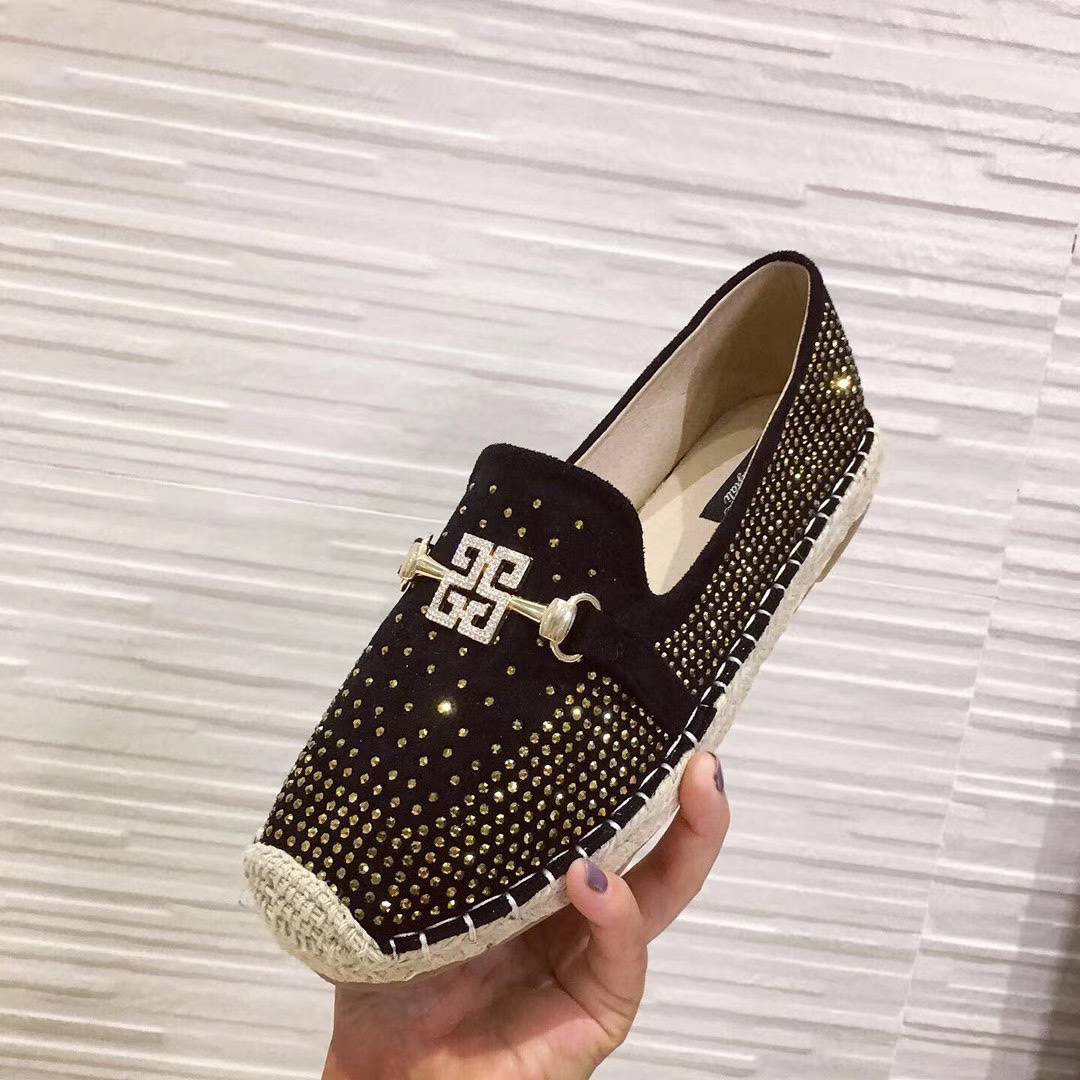 🎊Givenchy shoes 🎊 อร๊ายย รองเท้าGivenchy silpon รุ่นที่สาวๆไม่ควรพลาด งานรีดเพชรอย่างดี 👍งานสวยๆเกร๋ๆ 🎊 ใส่กับกระโปรง👗หรือกางเกง👖 💥ห้ามพลาดเลยคะ ของมันต้องมี💥