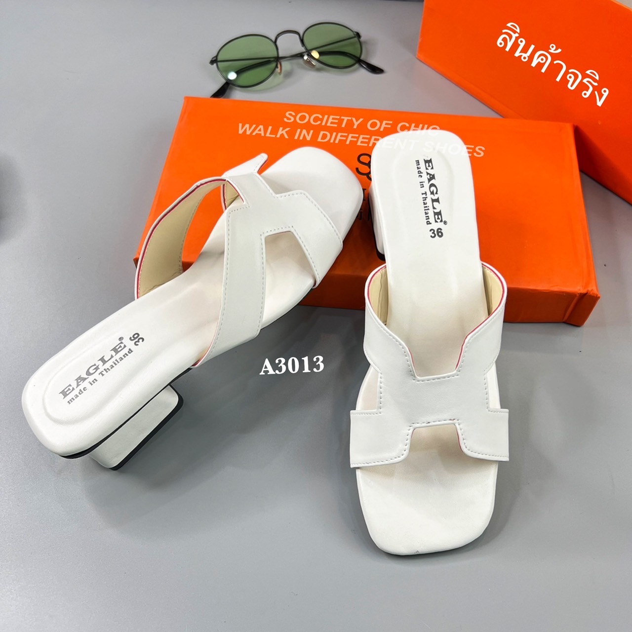 ขายดี ตลอดกาล maxi หน้าสวม H Logo รองเท้าที่หยิบมาใส่ได้บ่อยสุดแบบไม่มีเอาท์ หนังนิ่ม งานสวยใส่สบาย classy มาก ก.ไก่ ล้านตัว พื้นนิ่ม สูงเพียง 2 นิ้ว ใส่เดินยาวๆไปเลยจ้า