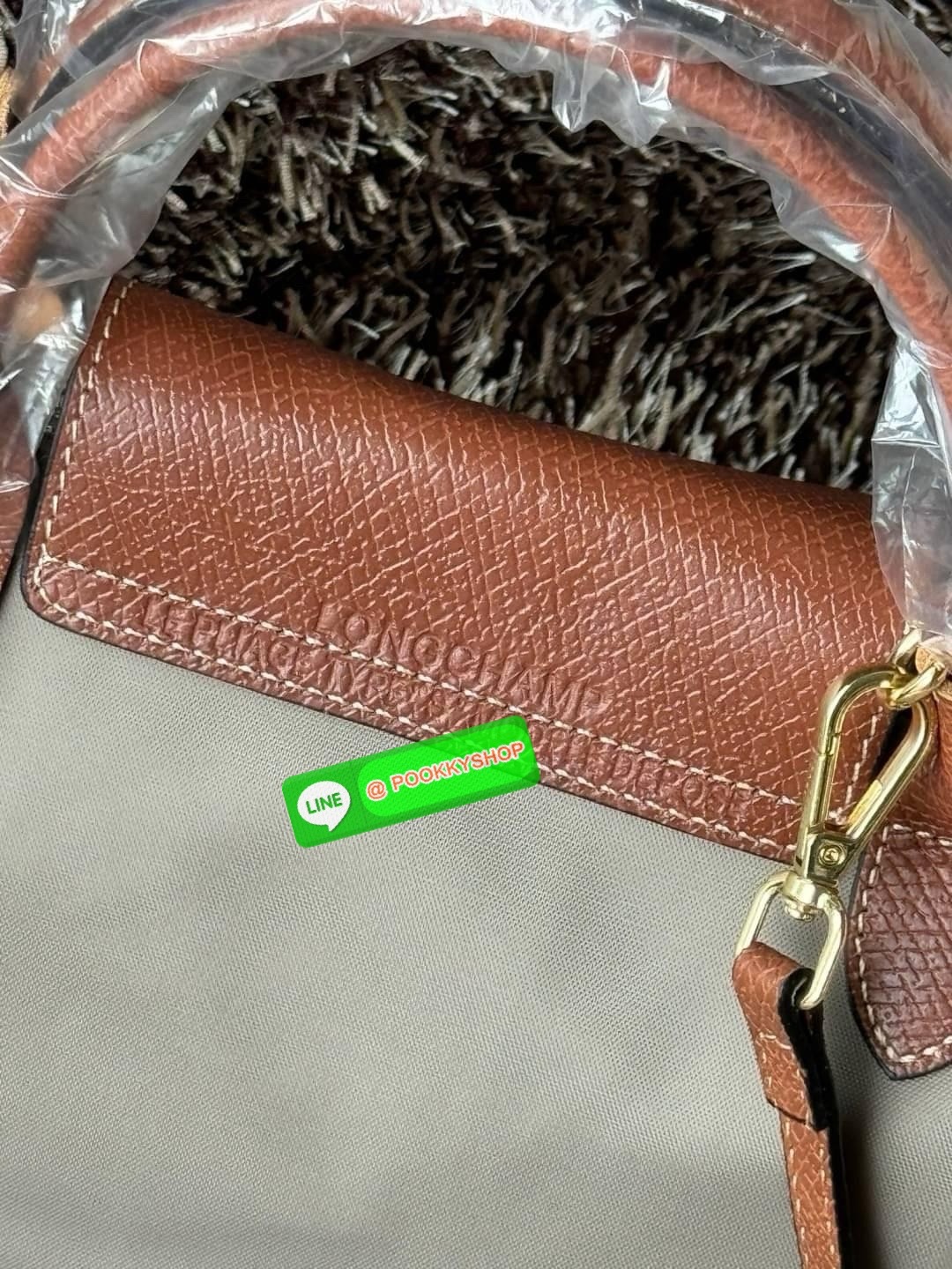 LONGCHAMP LE PLIAGE ORIGINAL S HANDBAG Crossbody Bag กระเป๋าสะพายไหล่ รุ่น Original มีเอกลักษณ์อันโดดเด่นของรุ่นไอคอนนิคของ Longchamp อย่าง Le Pliage (เลอ ปลิยาจ) โดย Longchamp ได้รับแรงบันดาลใจจากศิลปะการพับกระดาษแบบ Origami (โอริกามิ) ในการสรรค์สร้างกระ