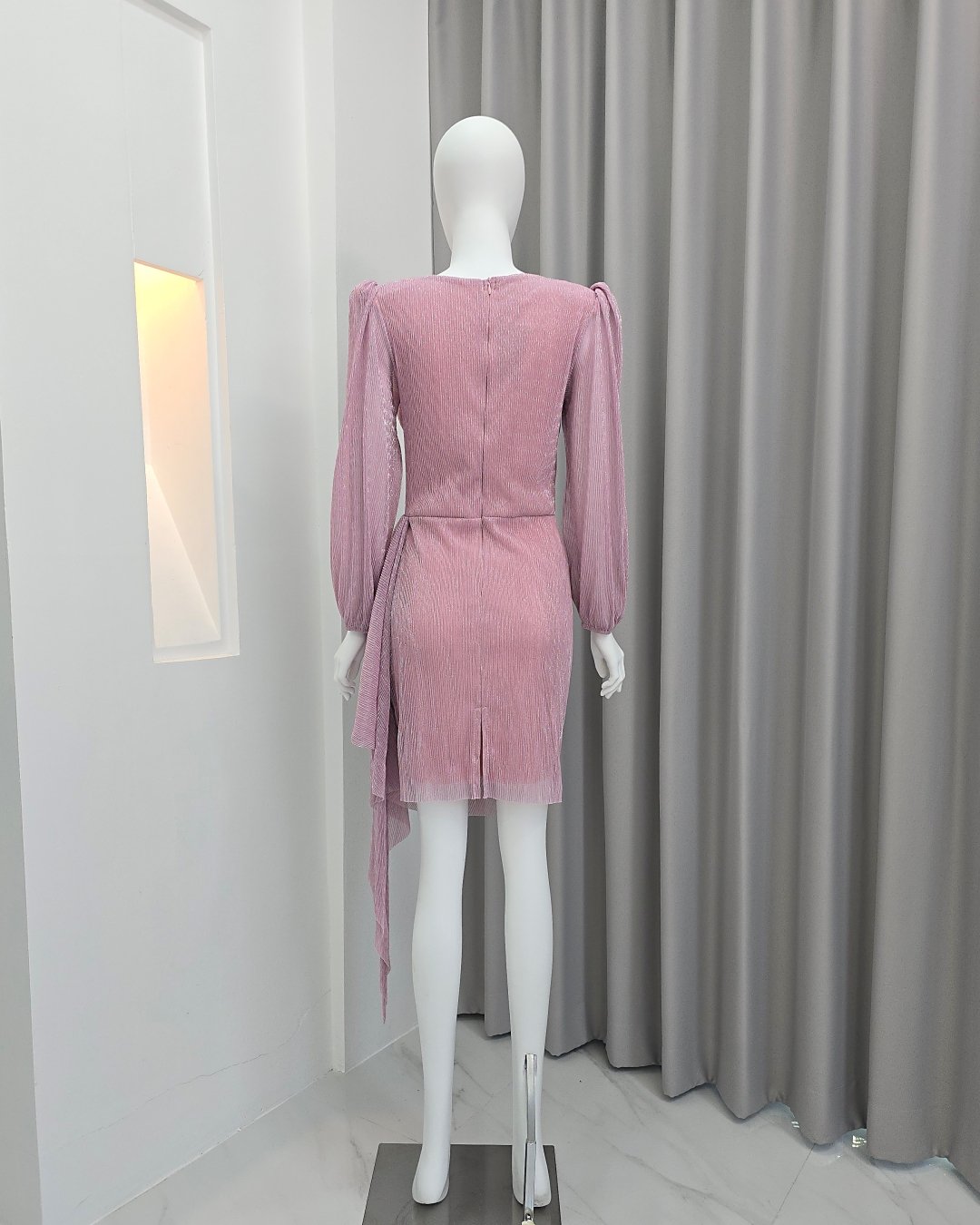 เดรสแฟชั่น เดรสเสื้อคอป้ายแขนยาว กระโปรงสั้นทรงสอบ