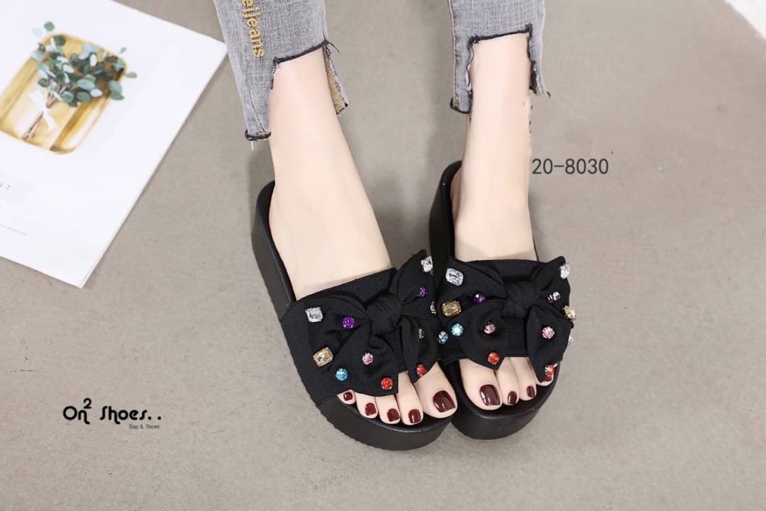 รองเท้าส้นตึกหน้าติดโบใหญ่ประดับพลอยสี ช่วงนี้ส้นตึกต้องมาค่ะ งานจริงน่ารักมากค่ะ นิ่มน่าใส่ น้ำหนักเบาใส่เดินสบาย มีให้เลือก3สีค่ะ