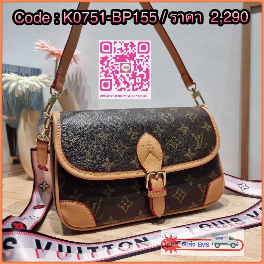 LV DIANE BAG 🔆 Details กระเป๋ามัลติฟังก์ชั่นสุดคุ้มจากเคาน์เตอร์ dutyfree ที่ดีไซน์ออกมาน่ารักน่าใช้มากๆ มีสายมาให้ถึง 2 แบบ สายหนังคล้องไหล่ได้ และสายสปอร์ตครอสบอดี้ได้ ปรับเปลี่ยนใช้ตามลุคแต่ละวันได้เลย