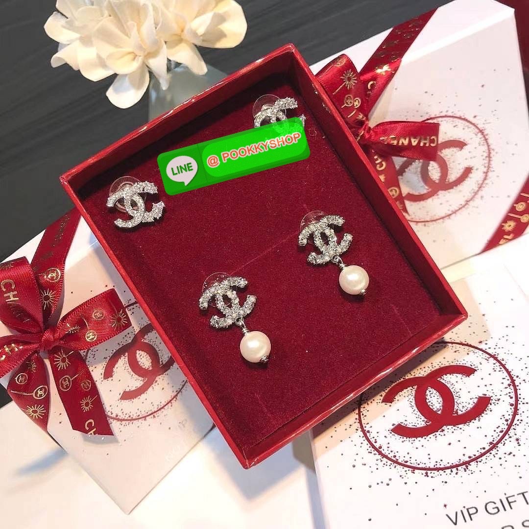 (!!)ห้ามพลาด! Super Rare items! แพ็คคู่สุดคุ้ม!(!!) CHANEL DOUBLE EARRING VIP GIFT WITH PURCHASE ORIGINAL PACKAGE (GWP) ชุดกิ๊ฟเซทของกำนัลสุดเลอค่าจากการแลกคะแนนสะสมสำหรับลูกค้า VIP CHANEL PARFUMS ไอเท็มหายากชวนสะสมมาเป็นชุดให้ถึง2แบบ2สไตล์สลับใช้ ดีไซน์ส