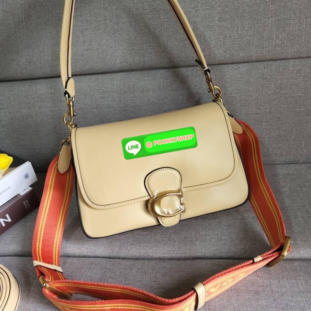 COACH SOFT TABBY SHOULDER BAG (COACH C9804) กระเป๋าข้างเรียบหรู ใบเดียวสะพายได้หลายสไตล์ มีสายสะพายให้ถึง 3 เส้น ปรับเปลี่ยนสไตล์ได้หลายลุควัสดุหนังแท้ทั้งใบ สัมผัสนิ่มมือ น้ำหนักเบา เปิดปิดแบบกระดุมแม่เหล็กเป็นอะไหล่โลโก้แบรนด์ตัวใหญ่ โดดเด่น ภายในกระเป๋