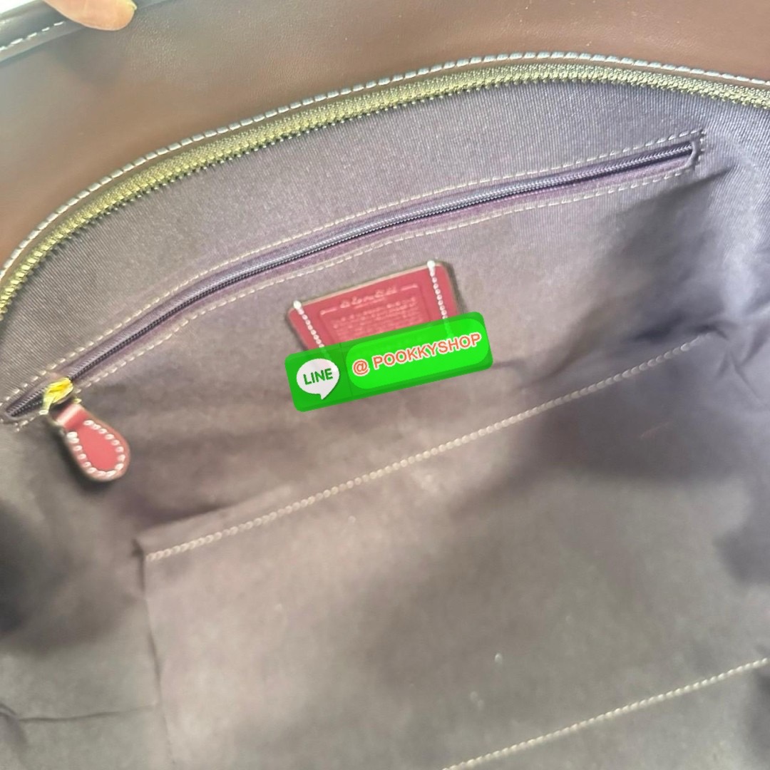 COACH CR167 MEADOW SHOULDER BAG 🔖กระเป๋าถือคอลเลคชั่นใหม่ ใบใหญ่ตอบโจทย์คนสัมภาระเยอะ 🔖วัสดุ: ผ้าแคนวาสตัดขอบหนังแท้ 🔖เปิด-ปิดด้วยซิป 🔖ภายในโล่งใส่ของได้เยอะมาก มีช่องซิป1ช่อง ช่องใส่ของจุกจิก1ช่อง 🔖ด้านหลังมีช่องซิ