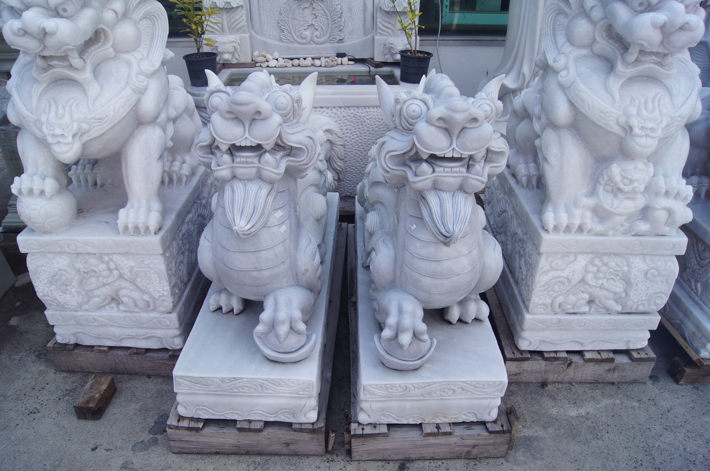 ปี่เซี๊ยะหินอ่อนแกะสลัก ยาว60เซนติเมตร สีขาว