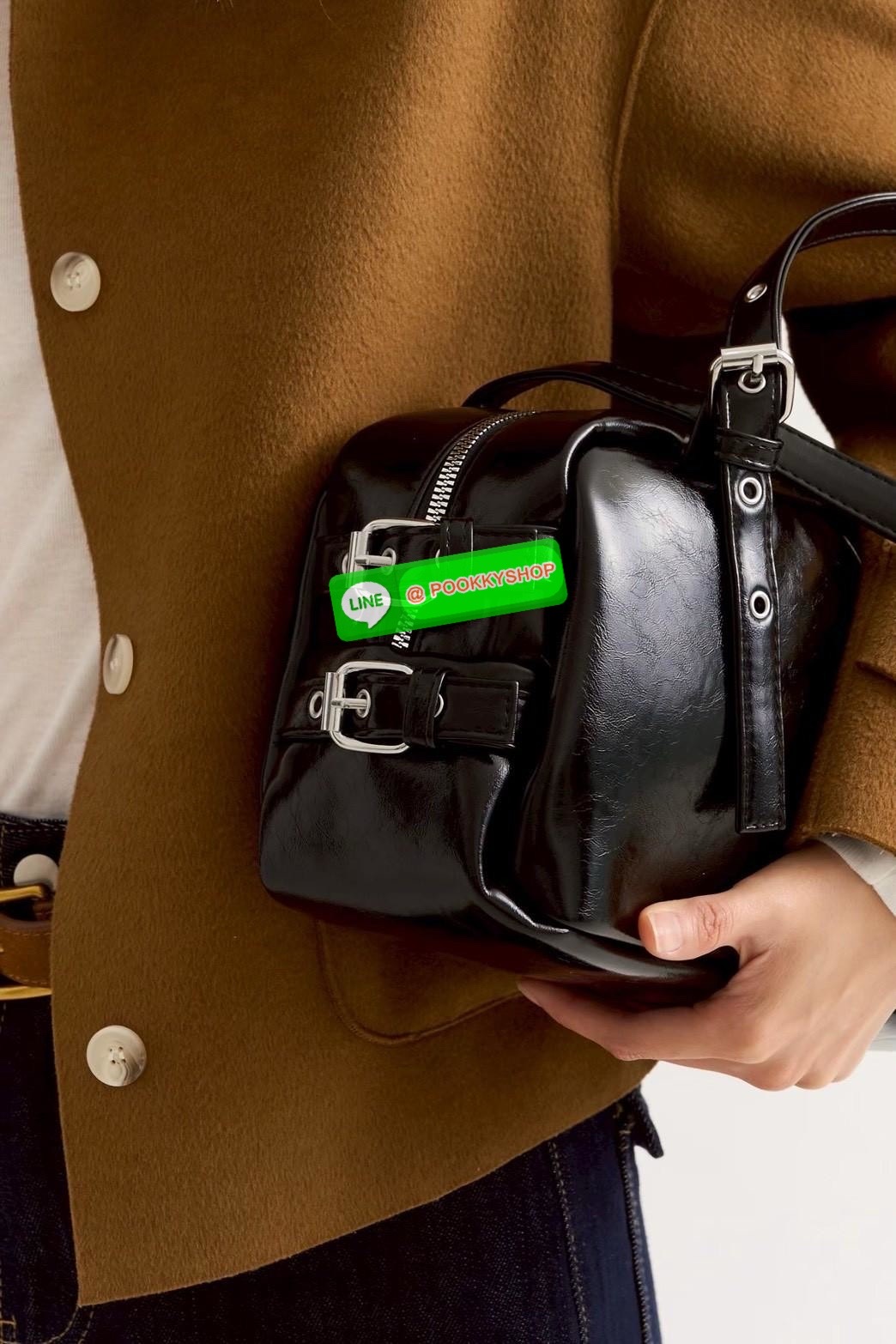 🌙 NEW IN — KEEP “Holding” Bowling Bag มินิมอล เรียบแต่ดูแพง ถือยังไงก็ดูมีลุค ✨ 👜 ดีไซน์ทรง Bowling สุดคลาสสิก มีโครงตั้งทรงสวย ใช้งานง่าย เข้ากับทุกลุคตั้งแต่วันทำงานจนถึงวันสบายๆ