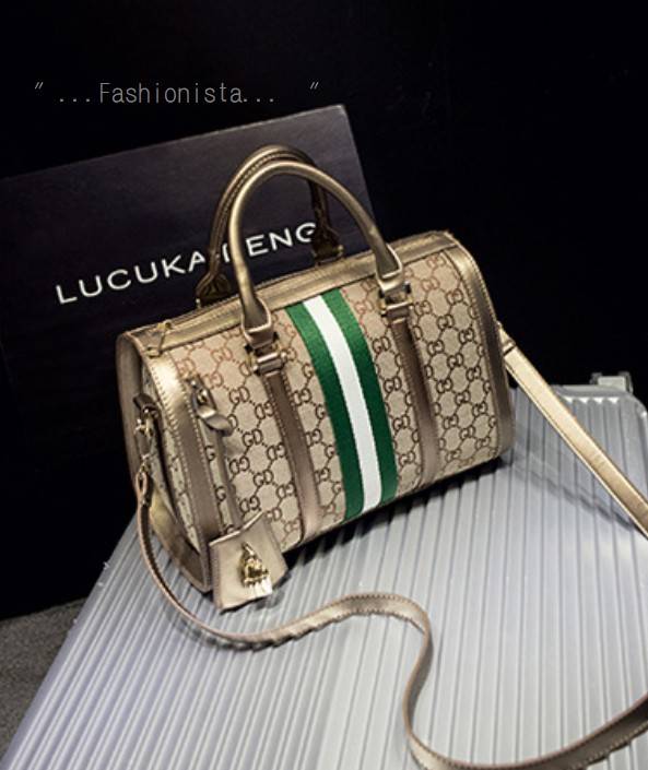 สินค้า Lot ใหม่ สีมาใหม่พร้อมส่งค่ะ งานติดอันดับ Best Seller รายละเอียดวัสดุเหมือนเป๊ะทุกจุด!! << LUX'N CHARMING SPEEDY BAGS >> ที่สุดของความหรูหราเลอค่า สินค้าแฟชั่นระดับไฮเอนด์ Collection ใหม่งาน High Quality กระเป๋าถือทรงหมอนสปีดี้ วัส