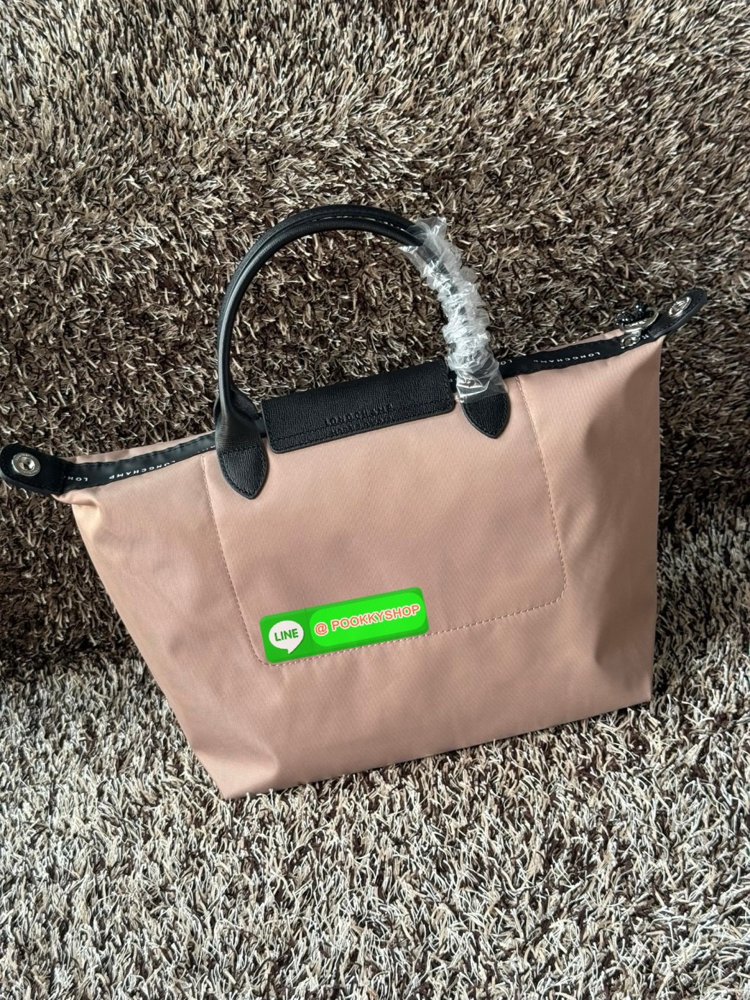 Large Longchamp LE PLIAGE ENERGY L HANDBAG LE PLIAGE รีไซเคิล ECONYLสไตล์สปอร์ต ทันสมัย และใช้งานได้จริง น้ําหนักเบา กระเป๋าใบนี้เป็นเครื่องประดับที่มีเสน่ห์ในอุดมคติที่จะติดตามคุณในทุกกิจกรรมยามเย็นของคุณ มาพร้อมกับสายสะพายไหล่ปรับได้ สามารถพกพาได้ ทั้งแ