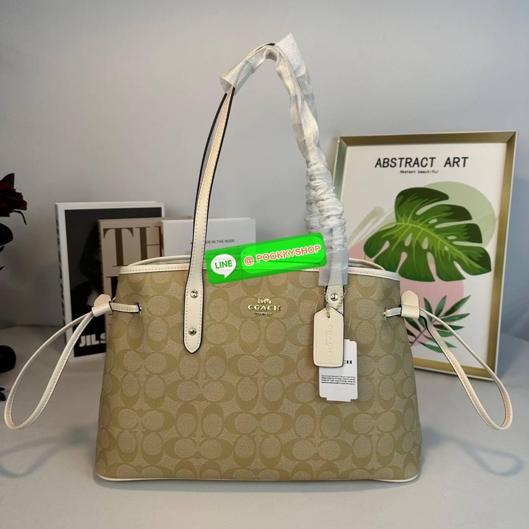 กระเป๋าสะพายไหล่ CCOACH DRAWSTRING CARRYALL IN SIGNATURE COATED CANVAS ( COACH F57842 ) กระเป๋าถือหนังเคลือบลายเซ็น ด้านในมีซิป ใส่โทรศัพท์ และมัลติฟังก์ชั่น กระเป๋า ช่องซิปกลาง Dogleash คลิปปิด ซับในผ้า