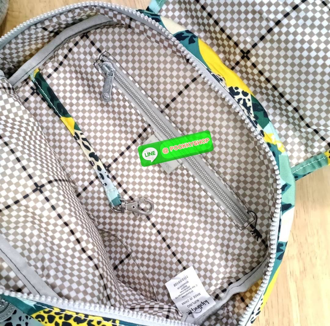 Kipling City Pack Medium Backpack กระเป๋าเป้ Kipling ขนาดกลาง วัสดุ Polyester 100% มีหูหิ้วด้านบน -ด้านหลัง มีซิปหลัง 1ช่องลึก -ด้านข้างมีช่องใส่ของเล็กน้อยทั้ง 2 ด้าน เปิด-ปิด ด้วยกระดุมแม่เหล็ก -ด้านหน้ามีช่องซิปใส่ของแยก 1 ช่อง และ ช่องปรับขนาดด้วยสายล