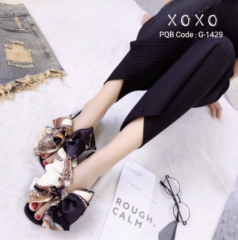 สินค้า พร้อมส่ง ทันที แตะสวม หน้าโบผ้าซีฟอง (งานสวย ลายตามภาพ) เลยคะ สวมใส่ง่าย น้ำหนักเบา ฐานรองโบเป็นพลาสติกแก้ว อย่างดี ใสสบาย พื้นห่อผ้าซาติน แมทส์ชุดเสื้อผ้าง่าย