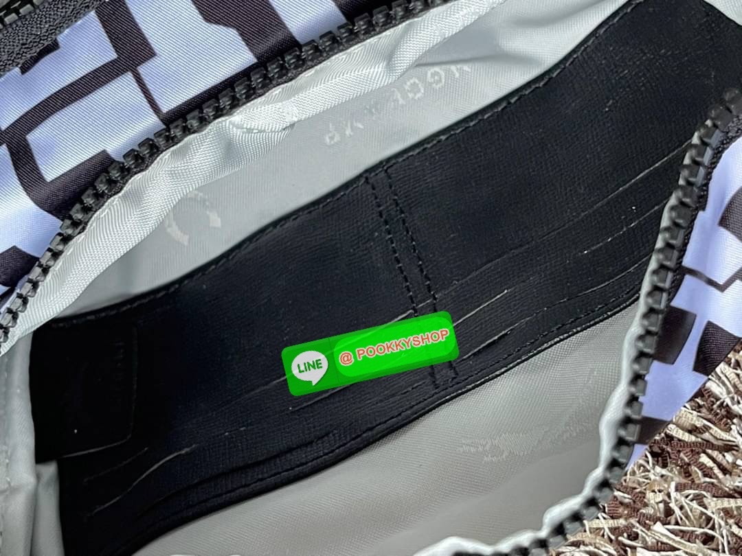 💕LONGCHAMP LE PLIAGE LGP BELT BAG M เท่ห์อย่างมีสไตล์กระเป๋าทรงคาดอกและคาดเอวดีไซน์แนวสปอร์ต เพิ่มความโดดเด่นทันสมัยด้วยลายซิกเนเจอร์ มีช่องซิปที่ใช้งานง่ายช่วยให้คุณหยิบใช้สิ่งของจำเป็นได้อย่างสะดวกและง่ายดาย และผสานสายรัดแบบปรับได้เข้ากับหัวเข็ม