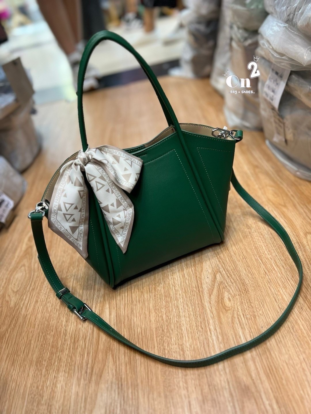 📣 Classic Working PU Bag 🔥 ▪️กระเป๋าสะพายไหล่ &สะพายข้าง ประดับริบบิ้น วัสดุเป็นหนัง PU Premium มีสายยาวให้ 1 เส้น ทรงสวยมากก❤️