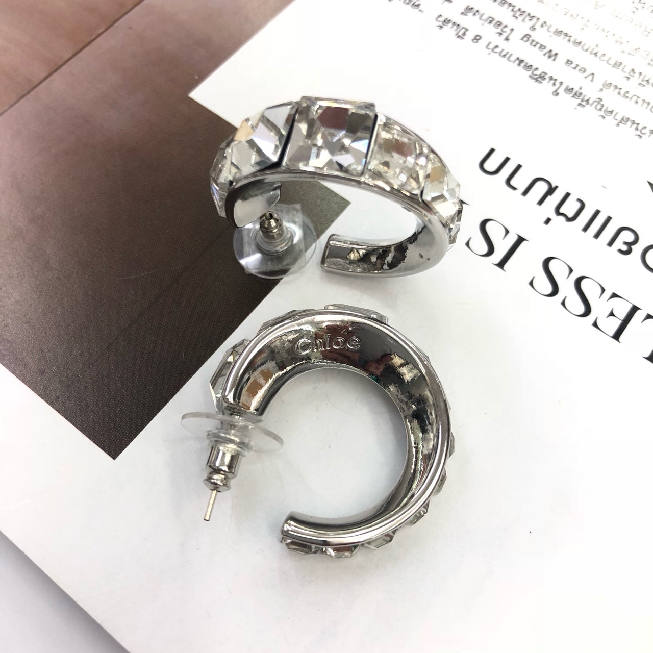 Chloe Earring เส้น ห่วงเล็ก แสตมครบ ใส่ชิคๆชิวๆ มี 2 สี เงิน/ทอง