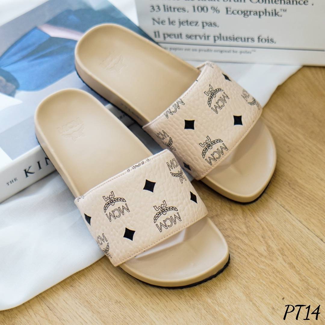 พร้อมส่ง งาน m cm สวยมาก พื้นรองเท้าเพื่อสุขภาพ รองรับน้ำหนักได้ดี ตัวสวมทำจากหนังPuแท้ นิ่ม สกรีน ลายชัดๆ ด้านในเสริมนวมนิ่ม ซับกำมะหยี่อีกชั้น พื้นมีกันลื่นในตัว ราคาเบาๆ คุณภาพ คุ้มมากๆ ใส่สวยมาก สาวหน้าเท้ากว้าง ใส่ได้ค๊า