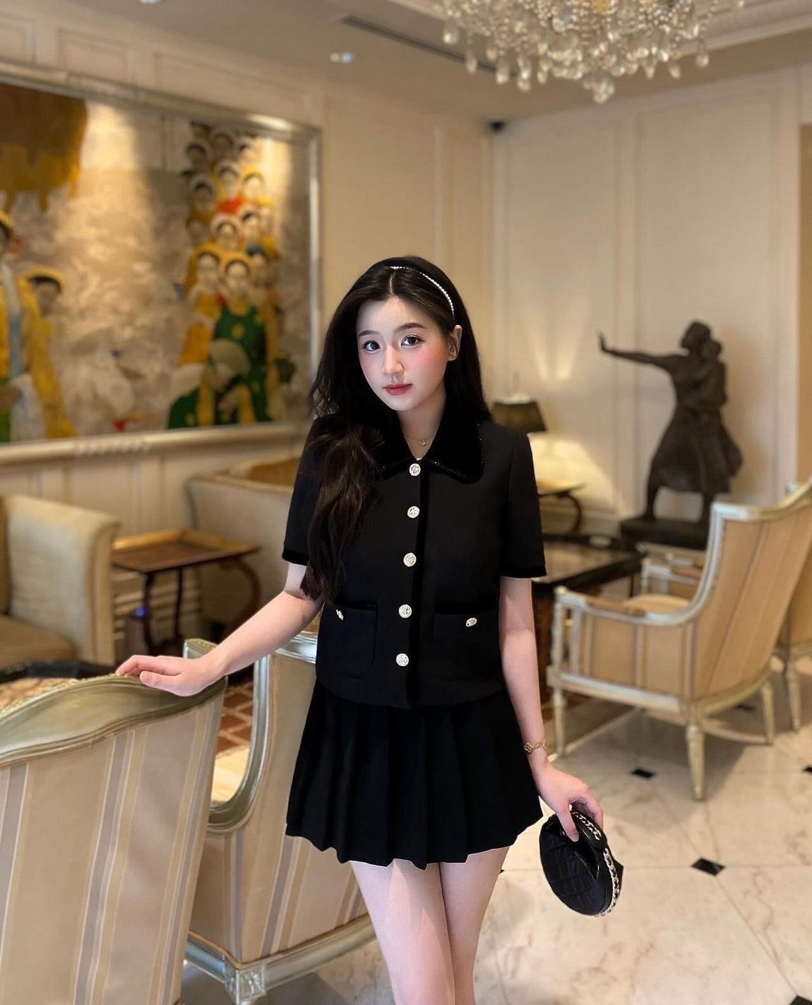 ชุดเซทแฟชั่น Set 2 ชิ้น สีดำเสื้อครอปแขนสั้น ดีเทลเย็บต่อคอปกและกุ๊นผ้ากำมะหยี่