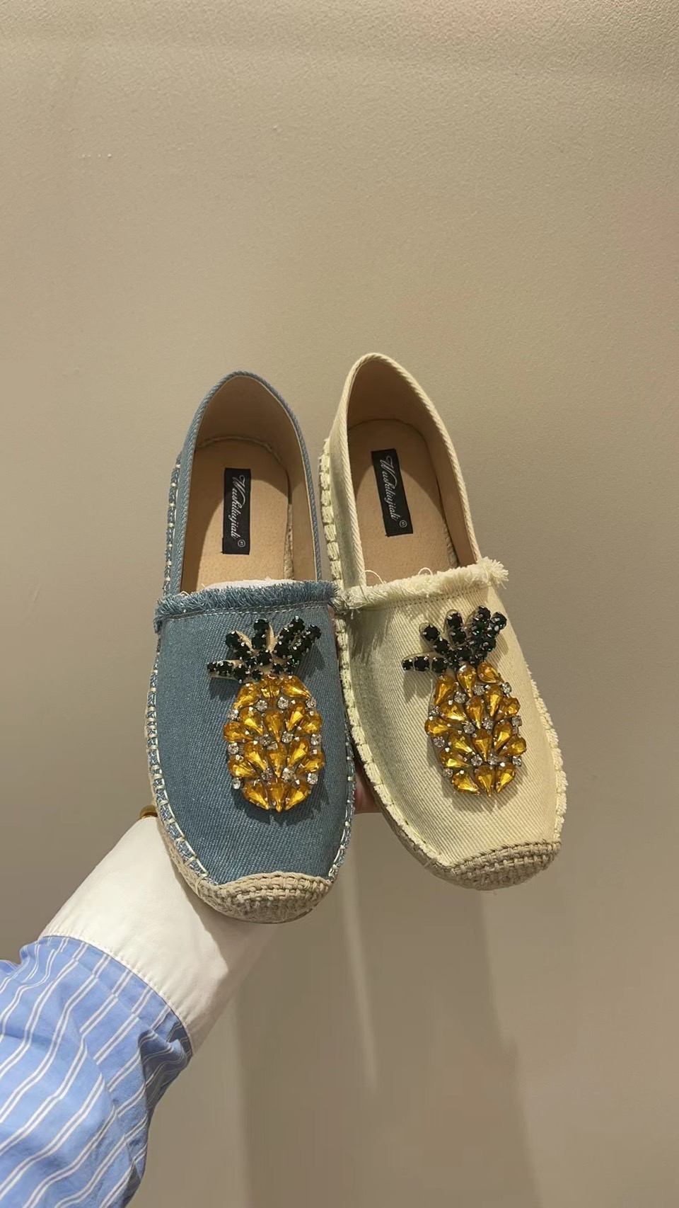 Shoe slip on รองเท้าBrand slip on งานสวยมาใหม่ รุ่นนี้ใส่สบาย ใส่แมตช์กับชุดง่าย สาวๆควรมีค่า💖