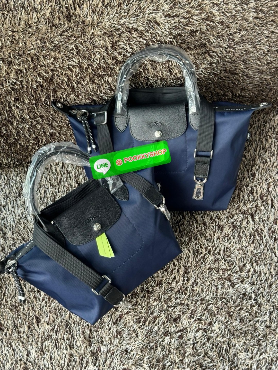 Longchamp LE PLIAGE ENERGY S HANDBAG LE PLIAGE รีไซเคิล ECONYLสไตล์สปอร์ต ทันสมัย และใช้งานได้จริง น้ําหนักเบา กระเป๋าใบนี้เป็นเครื่องประดับที่มีเสน่ห์ในอุดมคติที่จะติดตามคุณในทุกกิจกรรมยามเย็นของคุณ มาพร้อมกับสายสะพายไหล่ปรับได้ สามารถพกพาได้ ทั้งแบบถือแ