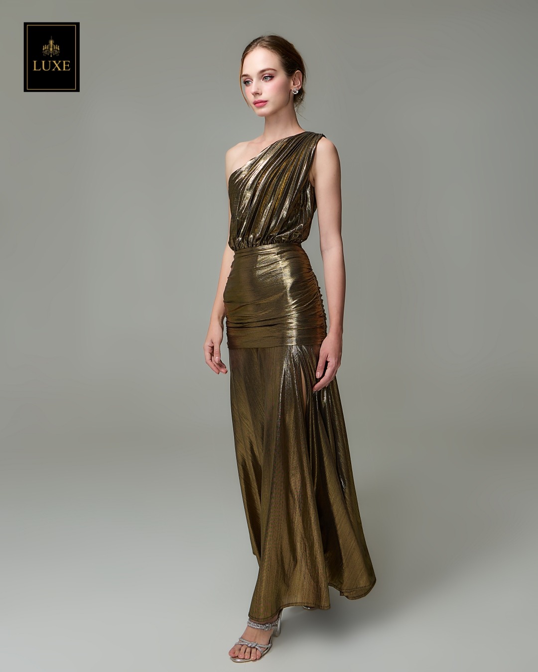 เดรสแฟชั่น แม็กซี่เดรสเสื้อไหล่เดียวอัดพลีท กระโปรงเข้ารูปตรงสะโพก