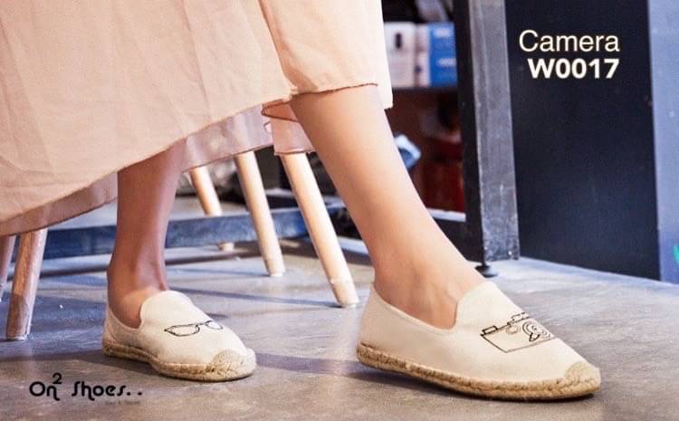 งานมาใหม่พร้อมส่ง คัชชูผ้าใบแคนวาสขอบปอเกาหลี งานดี ทรงสวย ใส่ออกมาดูดีมากค่ะรุ่นนี้ใส่ได้กับทุกชุด จะกระโปรง หรือ กางเกงก็เอาอยู่ค่ะ งานกล่องเกรดดีพื้นกันลื่น