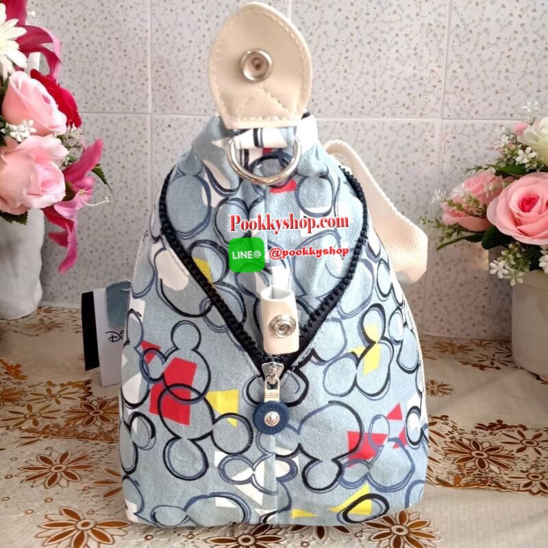 Disney's® 90 Years of Mickey Mouse Handbag 👍 รุ่น ART size L 👍กระเป๋าผ้าคิปลิงสะพายไหล่ได้ ครอสบอดี้ได้ มีสายยาวให้ 👍สามารถปรับสไตล์กระเป๋าได้2รูปแบบ เป็นtote หรือเก็บหูกระเป๋าก็ได้ 👍ช่องใหญ่ใส่ของได้จุ เปิดปิดด้วยซิป