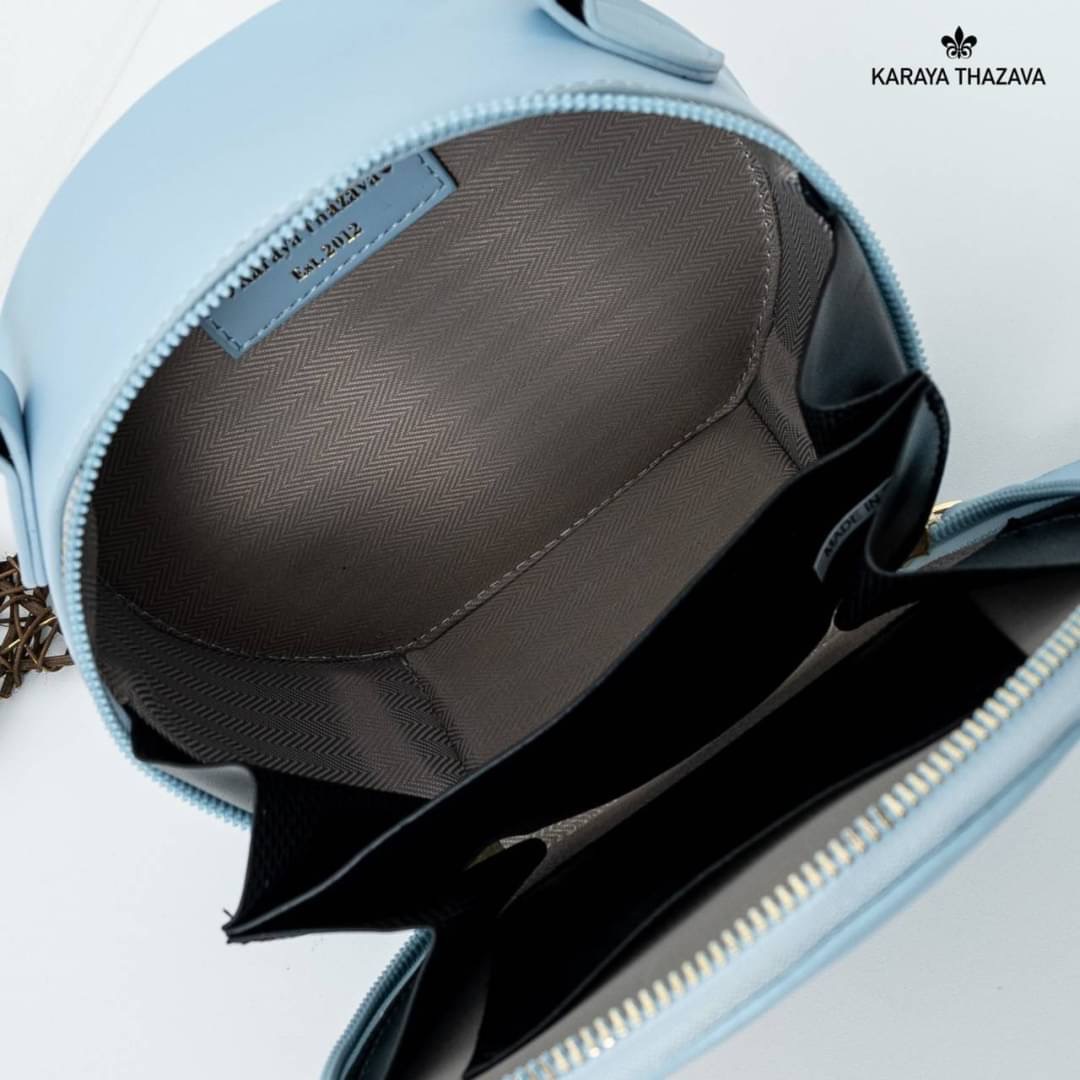 แบรนด์แท้ Karaya ทรงกลมน่ารัก สีสวย มี 2 ช่องใช้งาน ถือได้สะพายข้างได้ งานขายดีคะ ทรงสวยขนาดกำลังน่ารัก