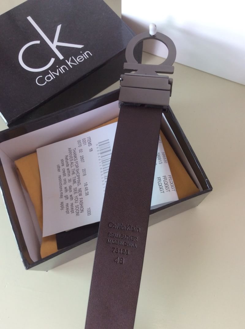 Calvin Klein Real leather เข็มขัดผู้ชาย Calvin Klein Real leather หนังแท้ หัวเข็มขัดตัวอักษรแบรนด์ CK ดูเก๋มีสไตล์ New item! ชุดของขวัญสำหรับคุณผู้ชาย เข็มขัด ที่ใครหลายคนรอคอย ดีไซน์เรียบหรู ตามแบบฉบับของCKเลยคะ จะ ซื้อเป็นของขวัญ ของฝาก ปีใหม่ ดีเลิศค่า